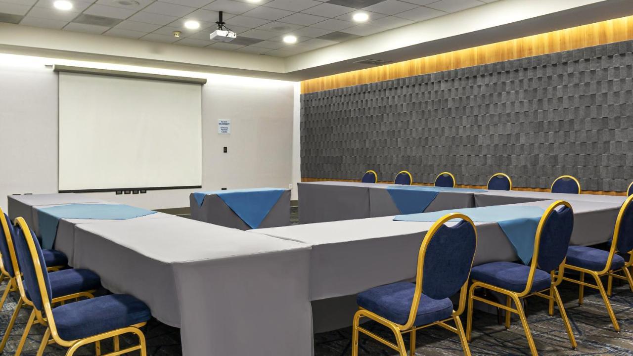 Holiday Inn Express Chihuahua By Ihg Esterno foto