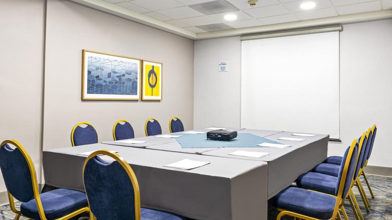 Holiday Inn Express Chihuahua By Ihg Esterno foto